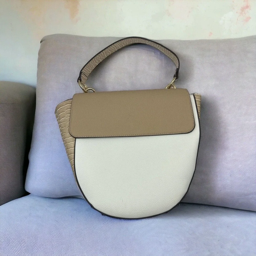 LADIES WHITE LEATHER LIKE SHOULDER-HANDBAG WITH Faux Alligator Side Est 1946 - Picture 1 of 8